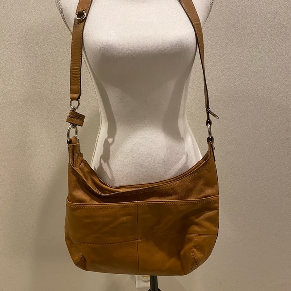 Coach Handbags - Vintage Coach Brown Leather Hobo-Crossbody Bag 💼
